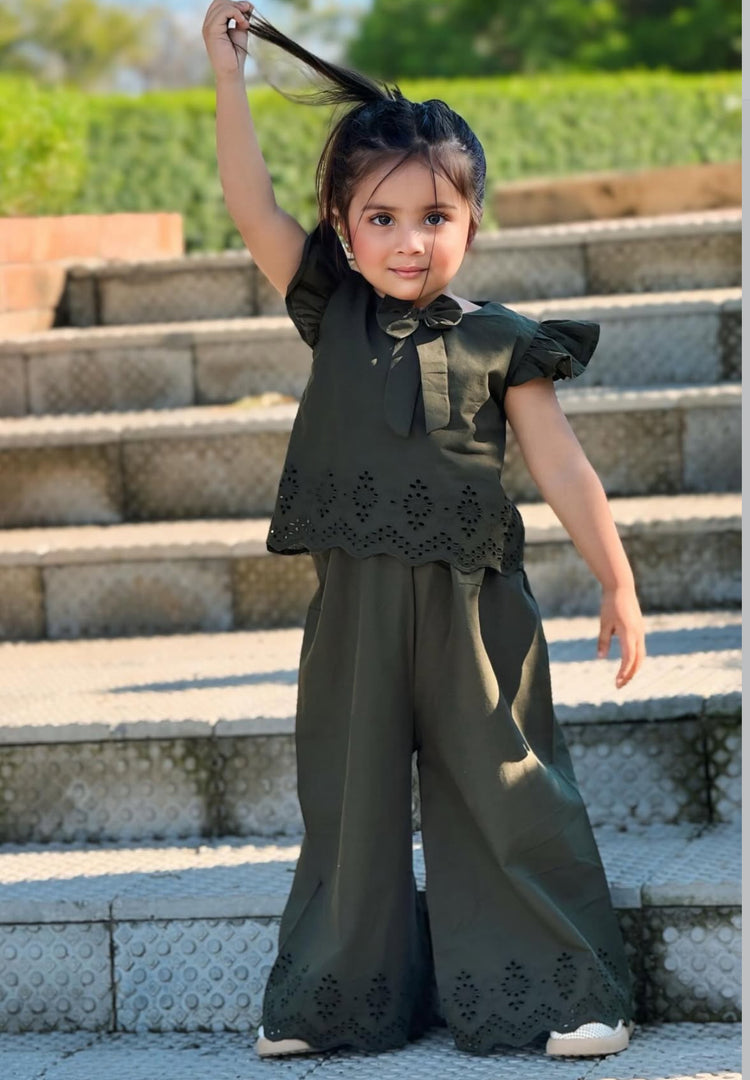 The olive chikankari set ec26