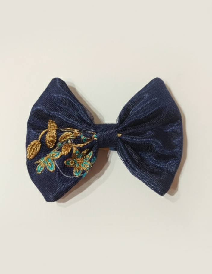 The navy blue bow pin ec26