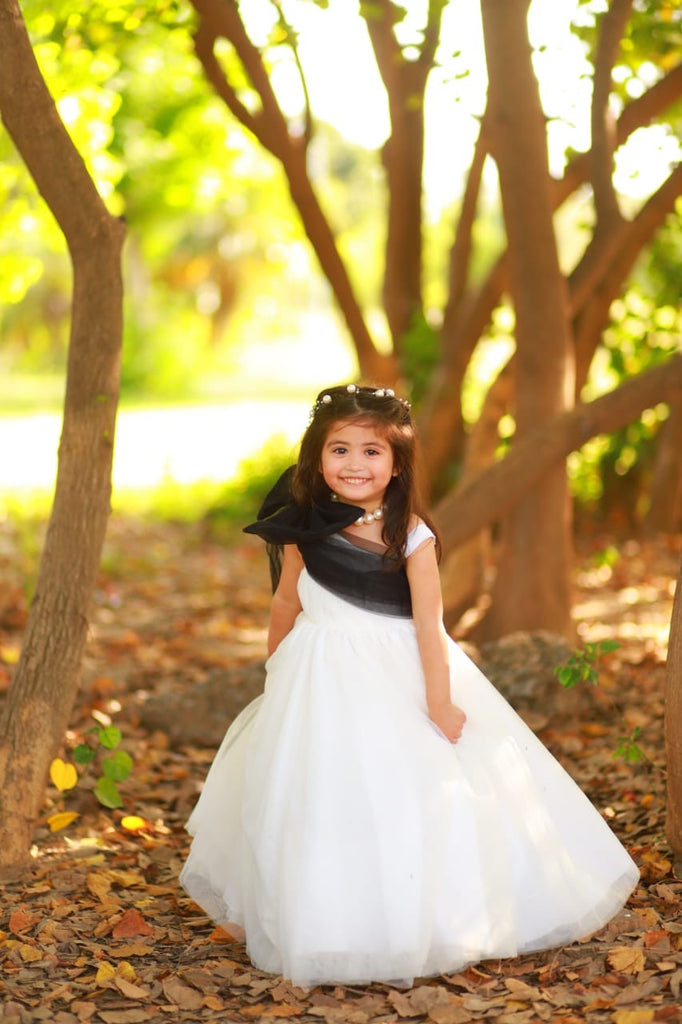 Black o White Bow tail dress