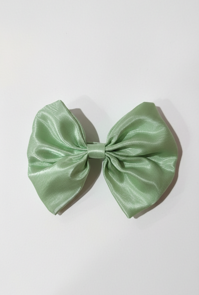 Pistachio bow pin ec26