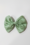 Pistachio bow pin ec26