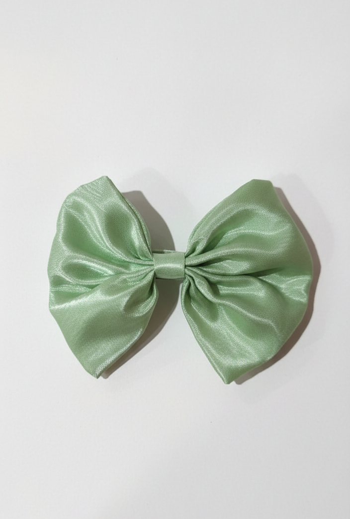 Pistachio bow pin ec26