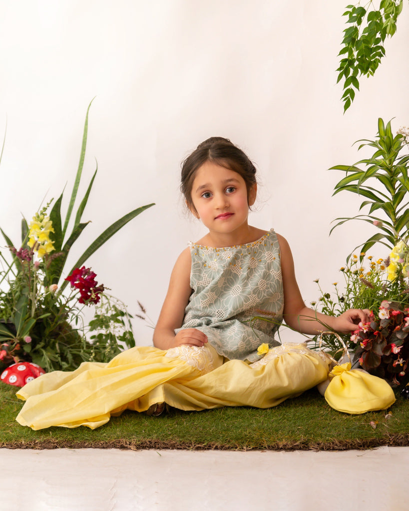 The Daffodil Gharara set eac26