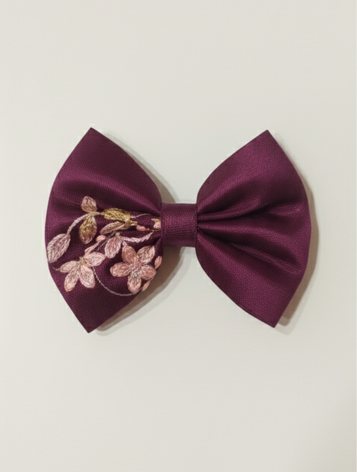 The plum bow pin ec26