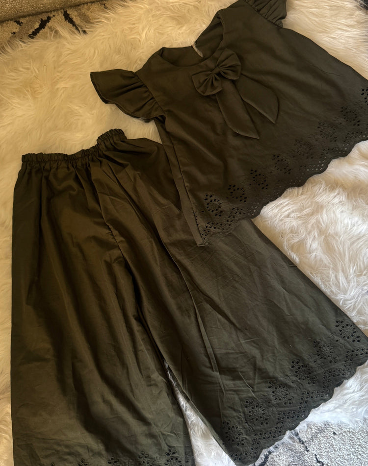 The olive chikankari set ec26