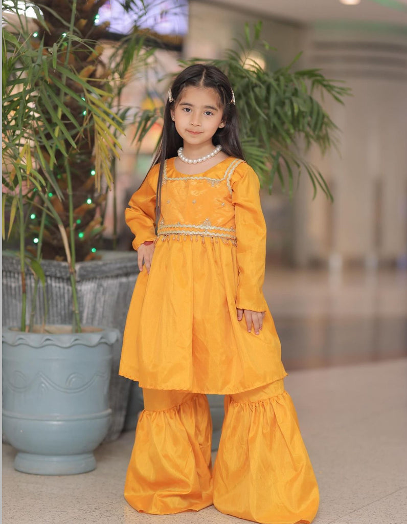 The Parwaz Gharara Set