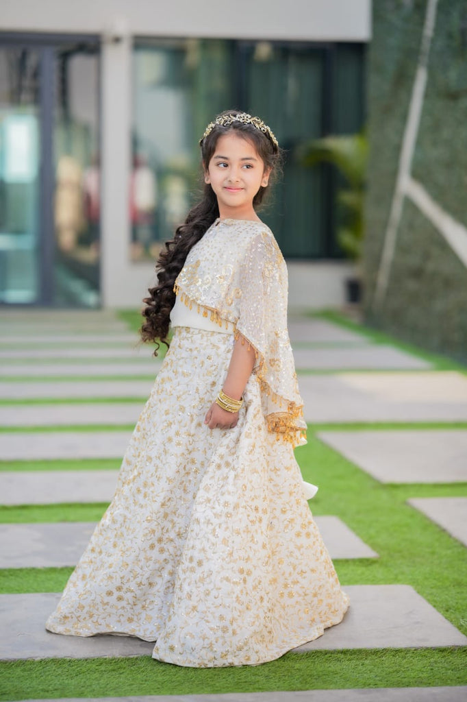 The white gagan lehenga set